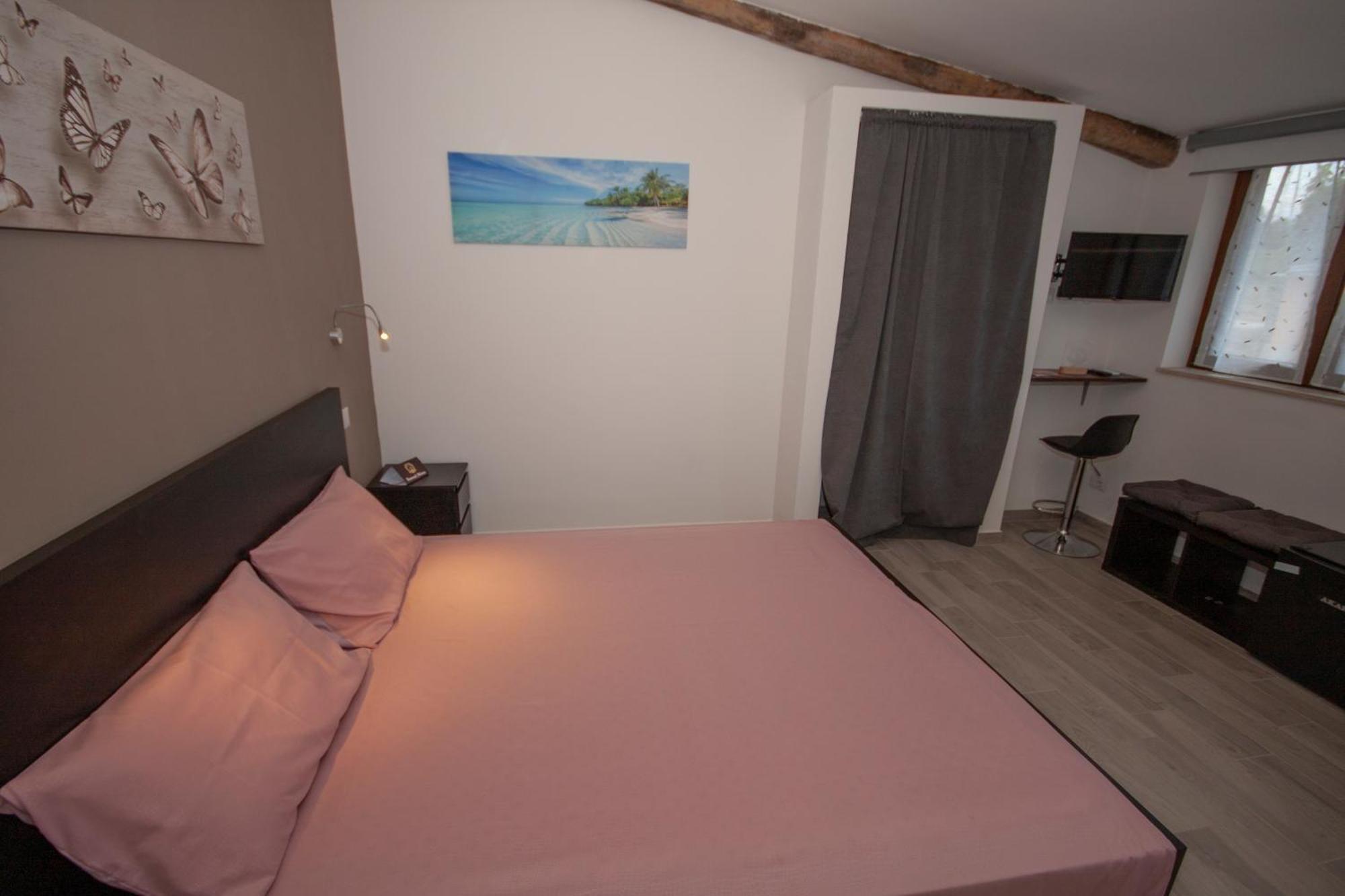 Agriturismo L'Istrice Di Gio มอนตัลโต ดิ กัสโตร ภายนอก รูปภาพ