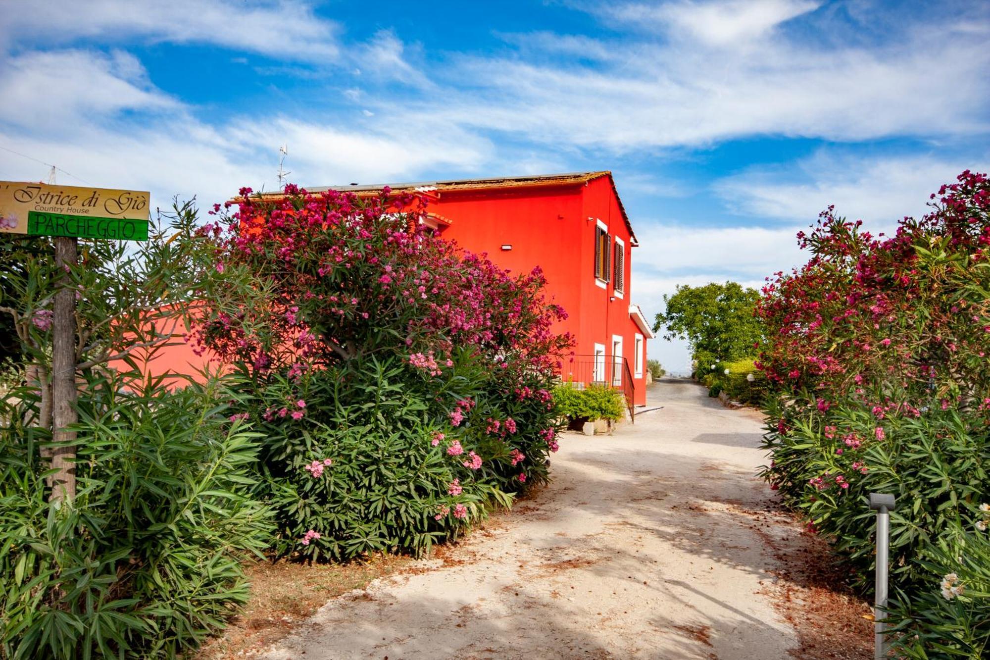 Agriturismo L'Istrice Di Gio มอนตัลโต ดิ กัสโตร ภายนอก รูปภาพ