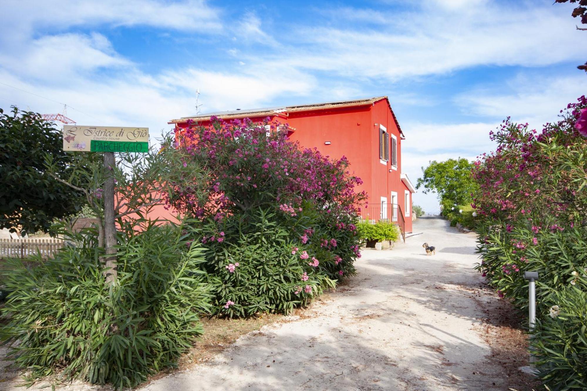 Agriturismo L'Istrice Di Gio มอนตัลโต ดิ กัสโตร ภายนอก รูปภาพ
